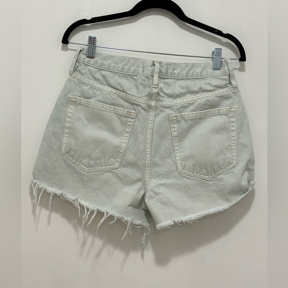 Free People We the Free Women's light wash denim cutoffs. Size 28 - Picture 2 of 9